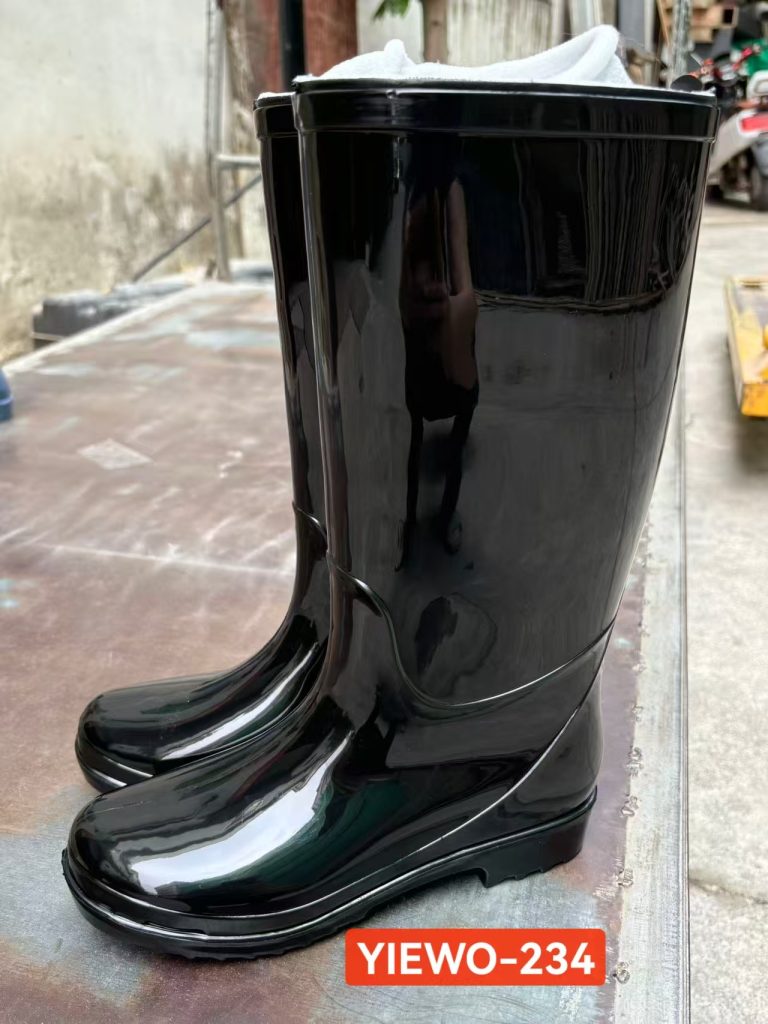 RAIN BOOTS